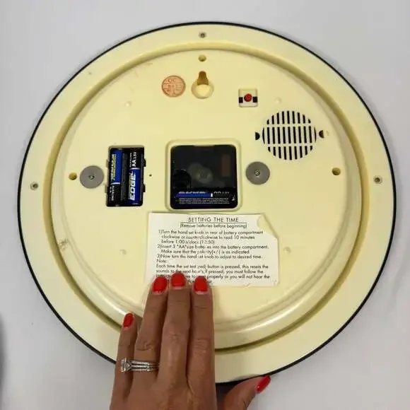 Musical Christmas Wall Clock 12 Carols W/Christmas Tree Center WORKS GREAT - Picture 5 of 5